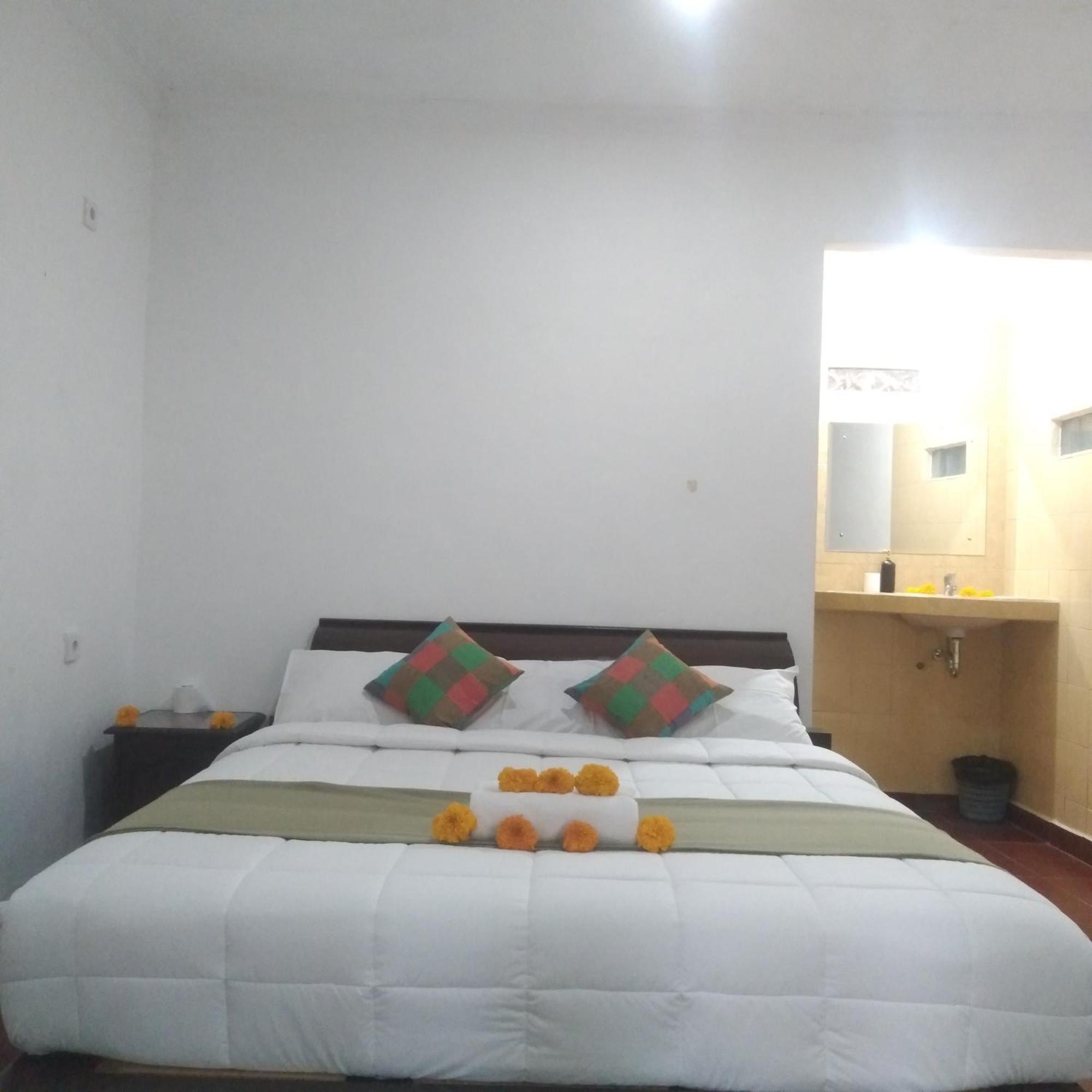 Inn Between Ubud Esterno foto