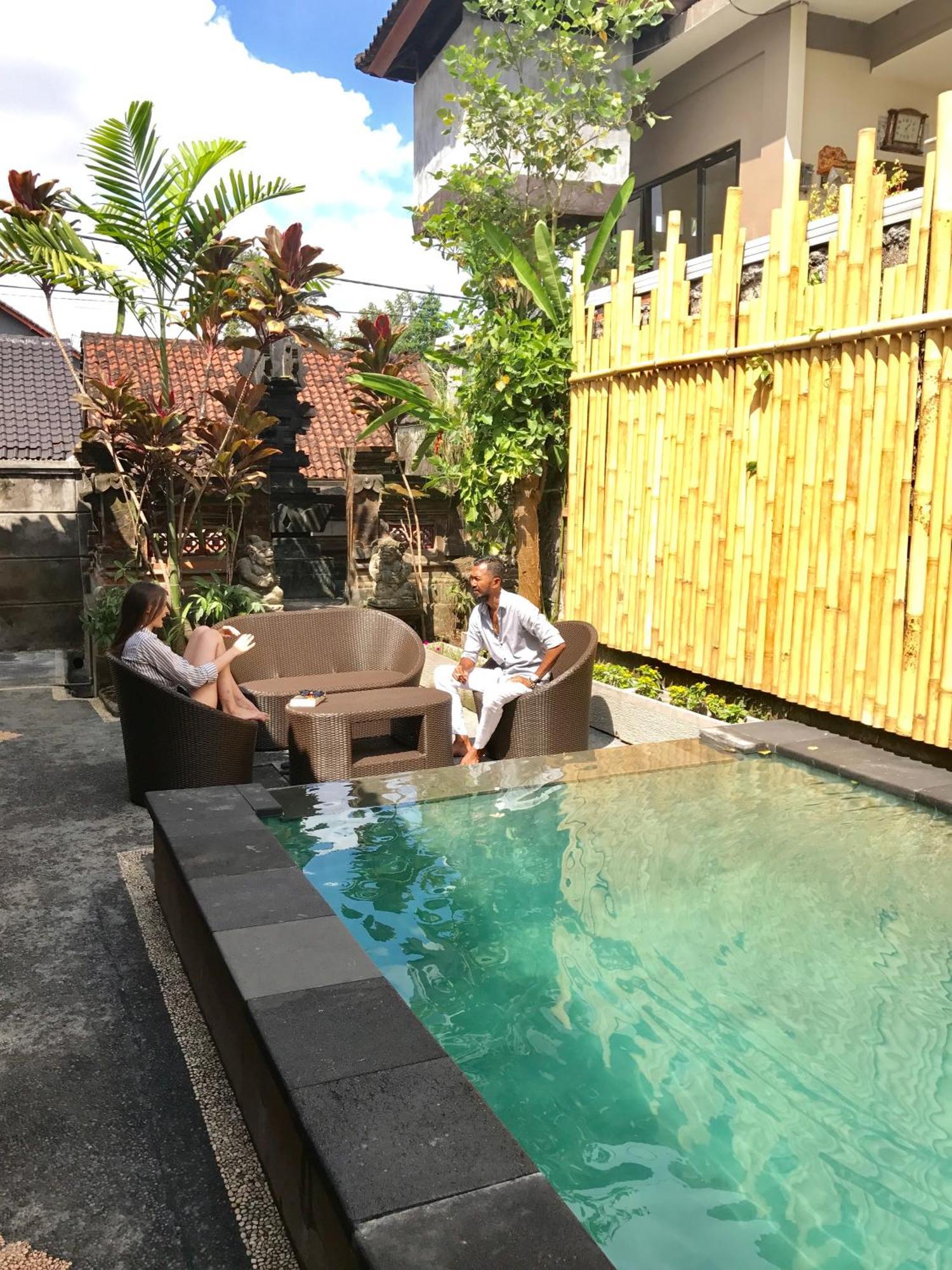 Inn Between Ubud Esterno foto