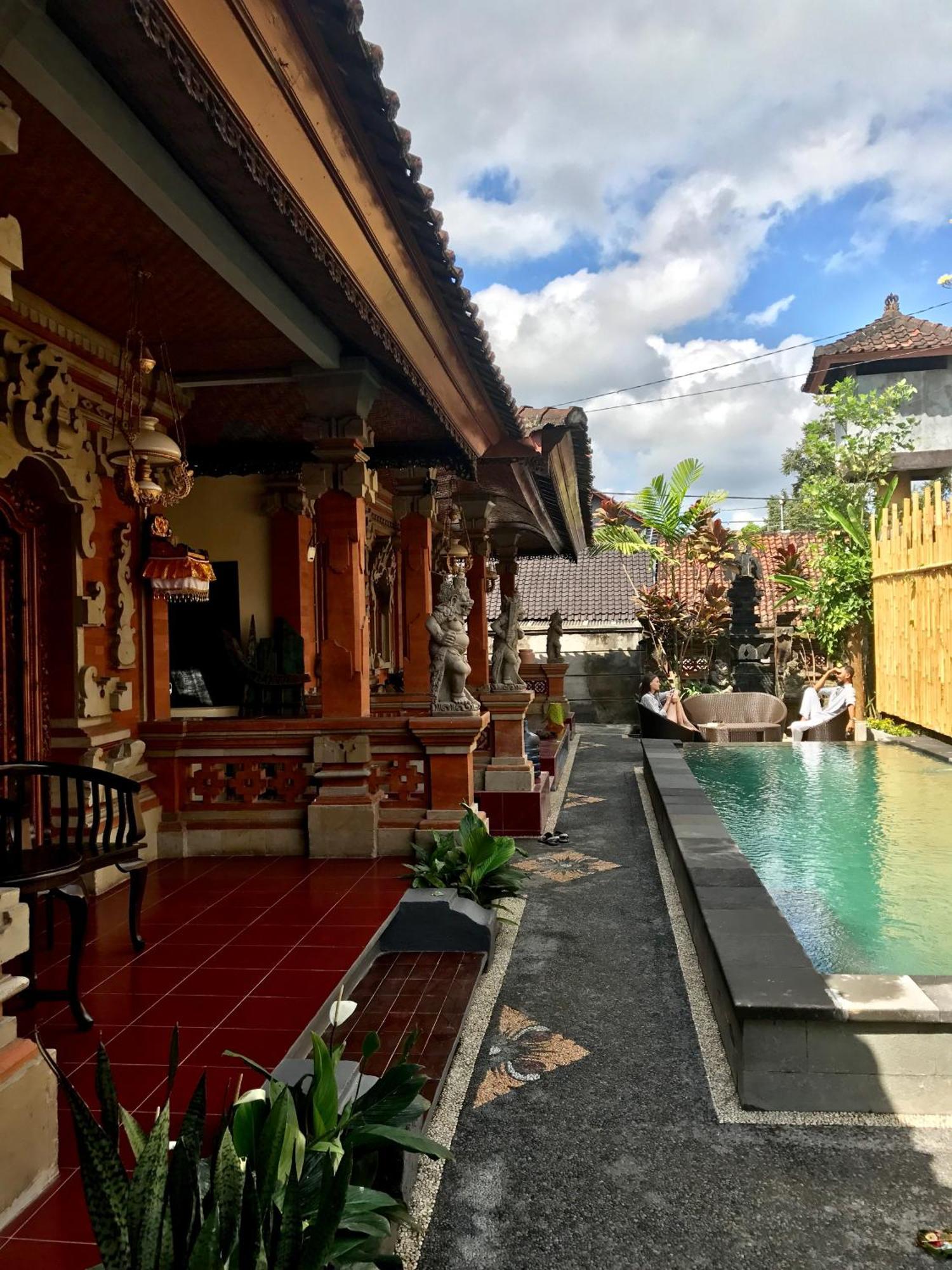 Inn Between Ubud Esterno foto