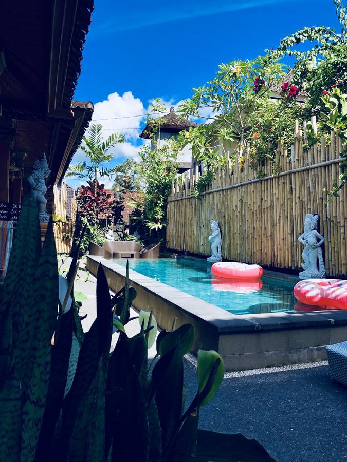 Inn Between Ubud Esterno foto