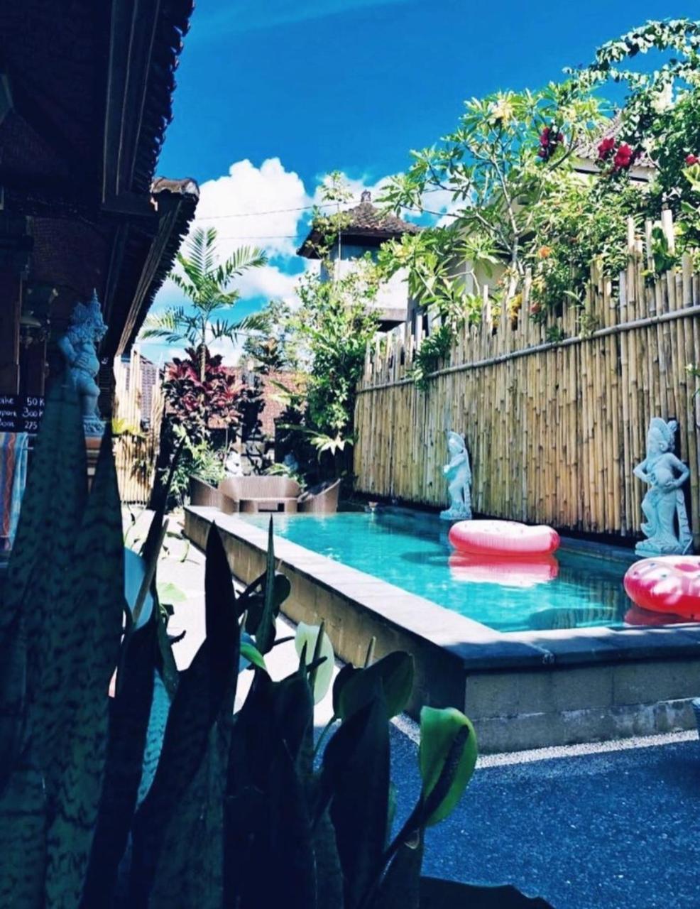 Inn Between Ubud Esterno foto